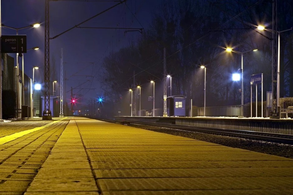 Wypadek na kolei. Pijana kobieta potrącona przez pociąg