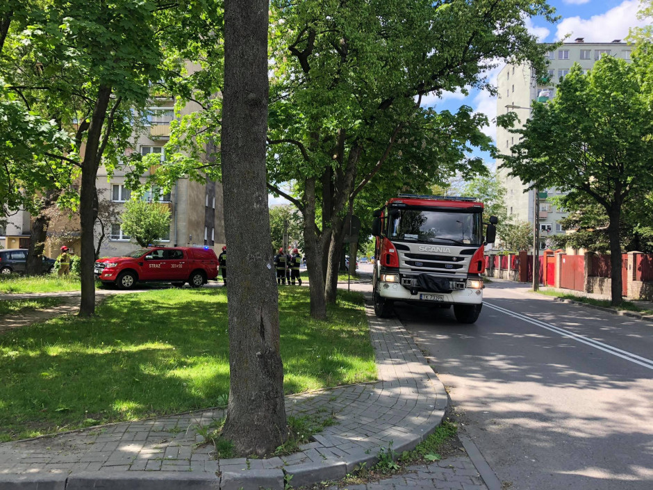 Mężczyzna groził skokiem z bloku przy ulicy Zagórskiej. Został obezwładniony