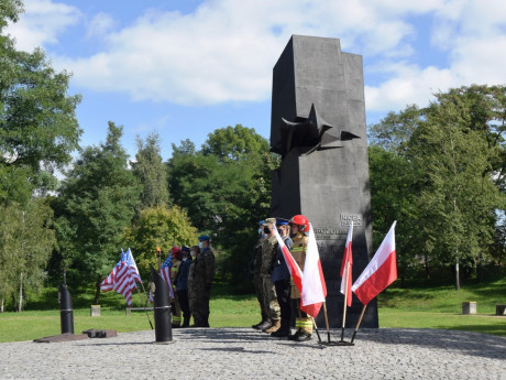 Kwiatami i ciszą uczcili ofiary terroryzmu