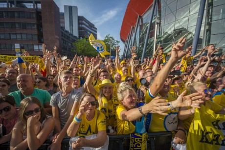 [FOTO] Zobacz! Kieleccy fani pod Lanxess Areną zrobili show