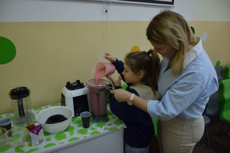 [FOTO] Młodzi kucharze przygotowali smoothie