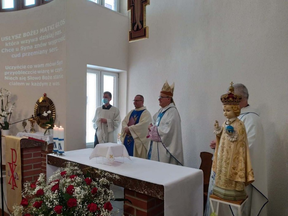Biskup Andrzej Kaleta odwiedził Dom dla Niepełnosprawnych w Piekoszowie
