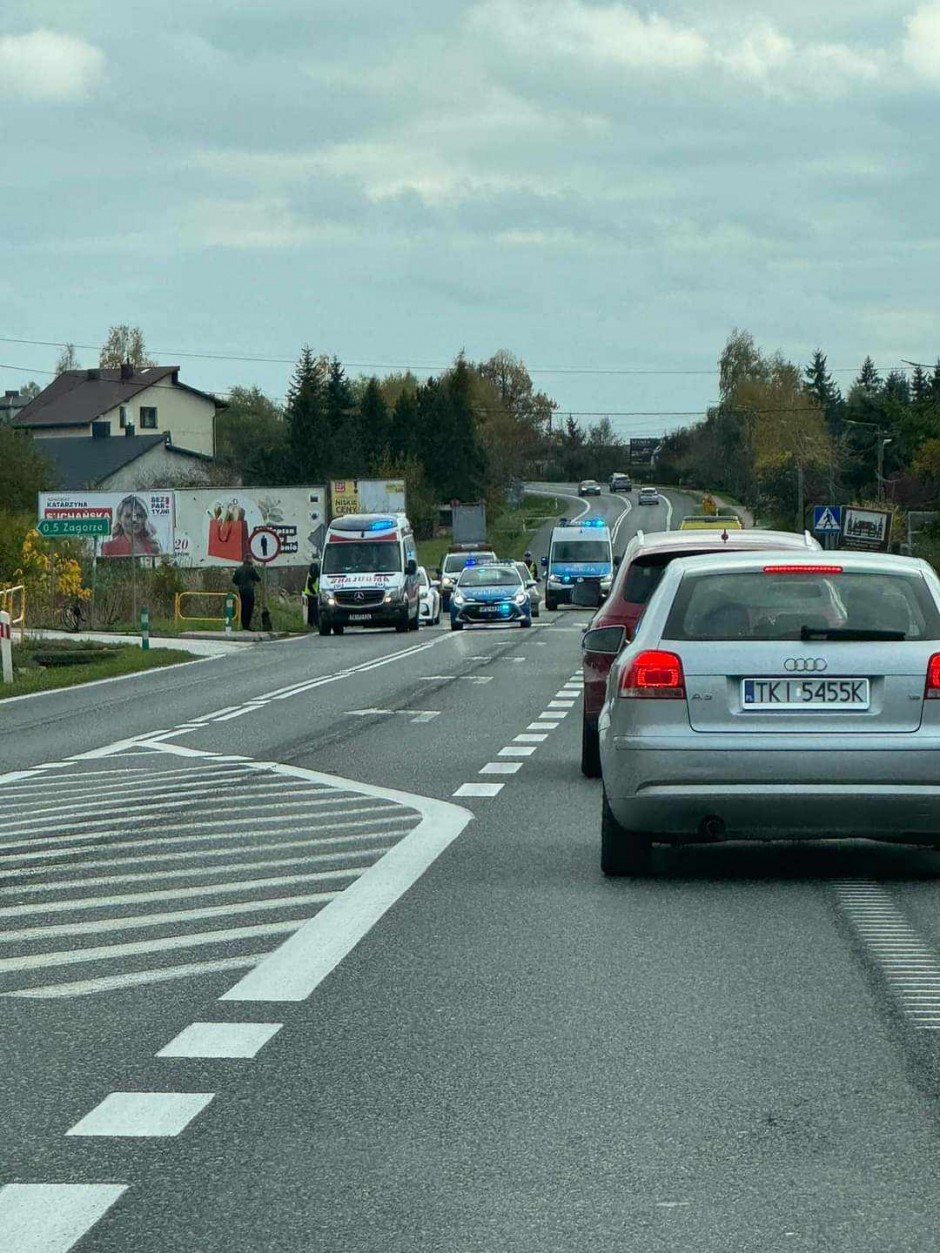 Utrudnienia drogowe na DK 74. Wypadek w Miedzianej Górze