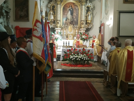 Biskup kielecki Jan Piotrowski na 1000-lecie Parafii w Chrobrzu: Nie utraćcie nic z tego dziedzictwa