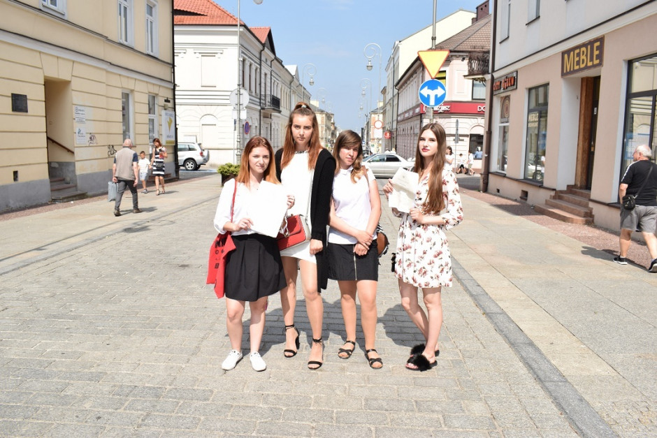 Maturzyści kończą rok szkolny. Co z odbiorem świadectw?