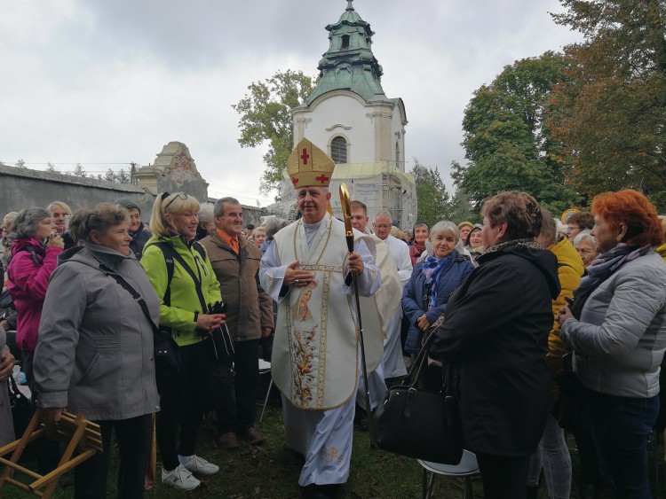 [GALERIA] Biskup Jan Piotrowski: „Dar modlitwy różańcowej może ofiarować każdy człowiek”