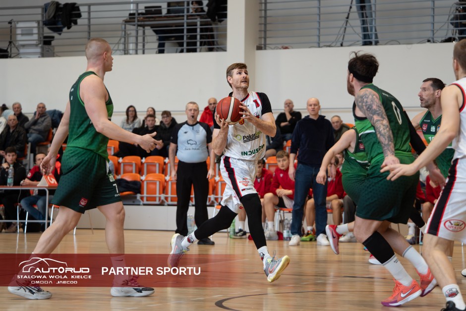 Powrót do domu po ponad miesiącu rozbratu. UJK Kielce podejmie KKS Tarnowskie Góry