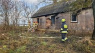 Pożar drewnianego domu. Dwie osoby w szpitalu