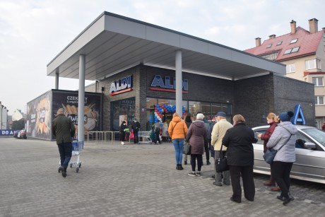 Aldi już otwarty! Przed wejściem gigantyczna kolejka