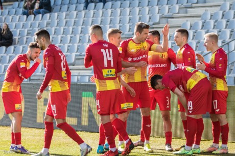 Korona Kielce w meczu na szczycie Fortuna 1 Ligi! Kto faworytem bukmacherów w meczu z Arką Gdynia?