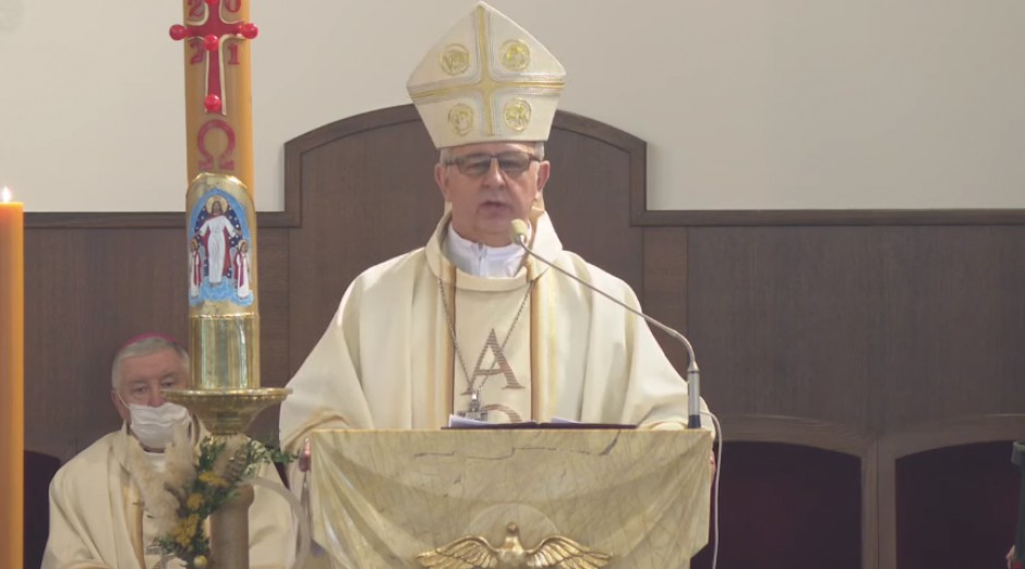 Biskup Jan Piotrowski: Wszyscy w duchowy sposób zasługujemy na medal Benemerenti
