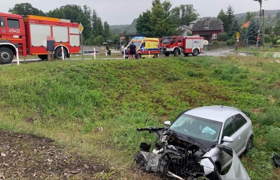 Samochód osobowy zderzył się z pociągiem