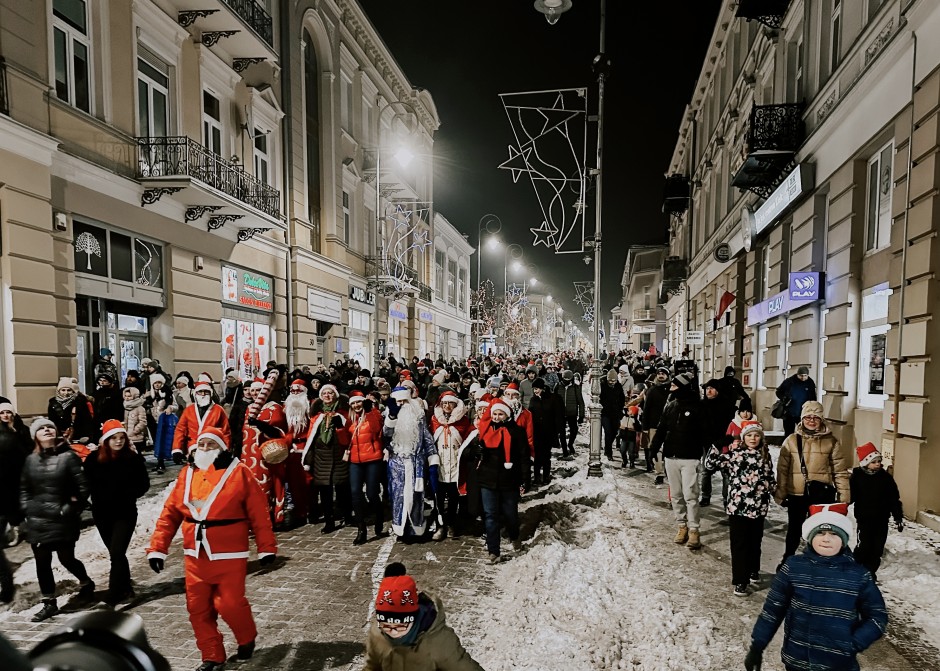 Przeszli w orszaku i zaświecili lampki na choince