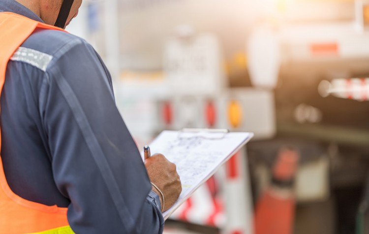 Rozliczanie diet kierowców, wyliczenie wynagrodzeń i ciągłe zmiany w prawie transportowym czyli największe problemy polskiego przewodnika. Materiał partnera