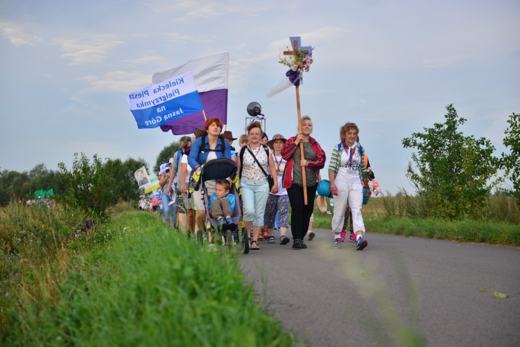 [VIDEO + GALERIA] Kielecka pielgrzymka rozpoczęta. Dziś pierwsze kroki na szlaku