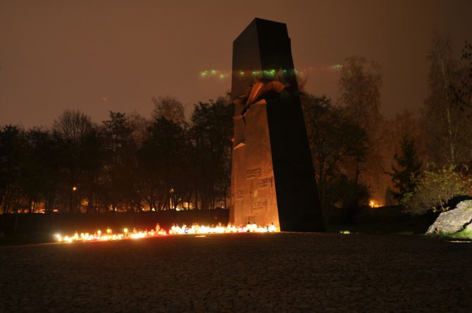 Modlitwa za ofiary ataku terrorystyczego w Paryżu