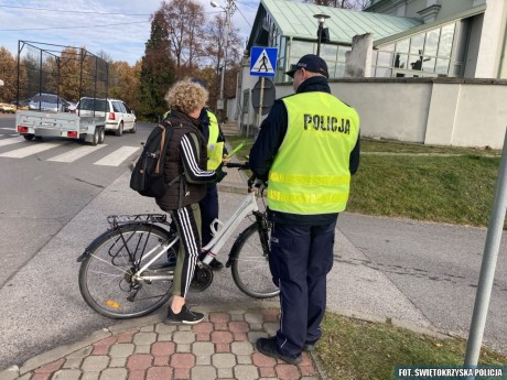 Trwają policyjne działania w związku z uroczystością Wszystkich Świętych