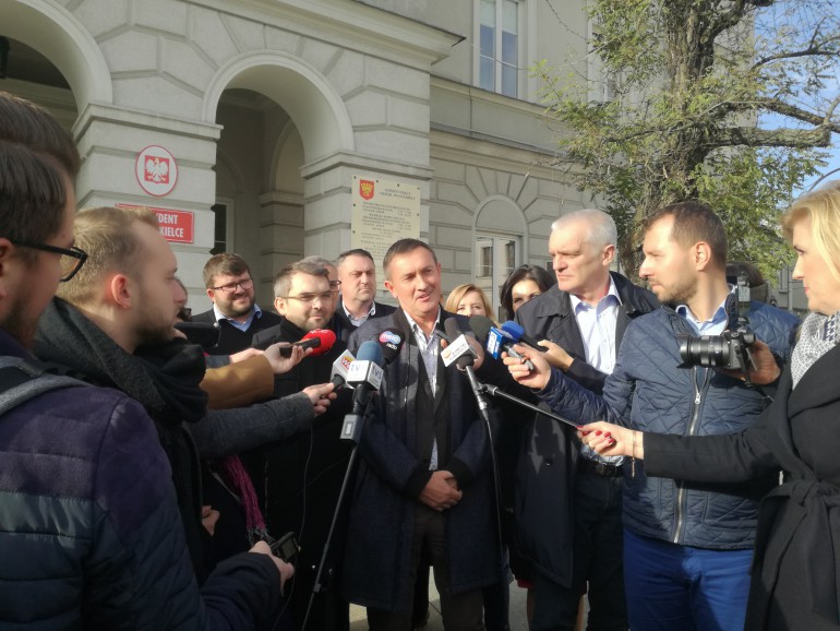 [VIDEO] Prezydent nie zrezygnuje, jest zdrowy. Poświadczył to lekarz... ginekolog