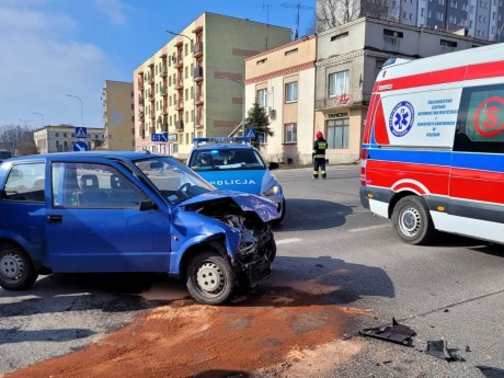 Zderzenie na skrzyżowaniu. Jedna osoba w szpitalu