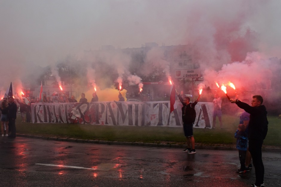 [WIDEO, FOTO] „Kieleccy patrioci” uczcili Godzinę "W"