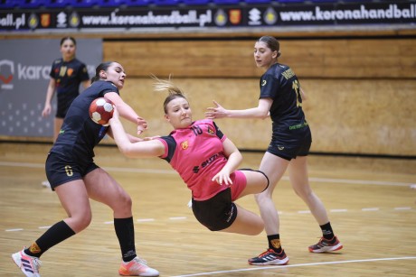 Przerwa pomogła. Dobra obrona dała trzy punkty Suzuki Koronie Handball