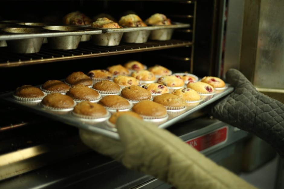 Wiosenne wypieki. Czy w przygotowaniu domowych słodkości pomoże piekarnik elektryczny wolnostojący?