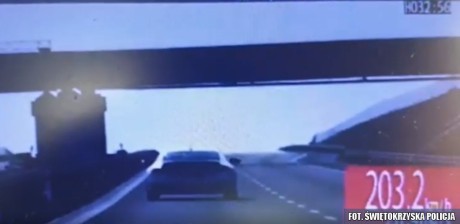 [WIDEO] Z prędkością ponad 200 km/h pędził po S7