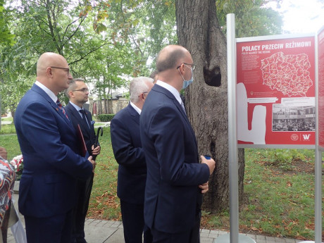 [FOTO] "Tu rodziła się Solidarność". Wystawa na skwerze Stefana Żeromskiego