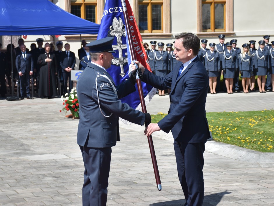 Areszt Śledczy ma swój sztandar. Wielkie uroczystości w Kielcach