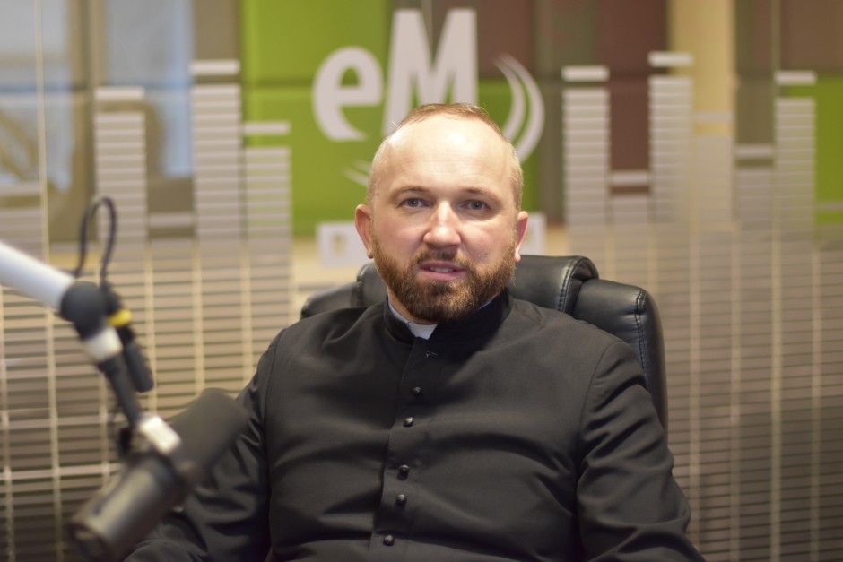 Ksiądz Sylwester Robak: 95 lat temu, Pan Jezus polecił namalować obraz "Jezu, ufam Tobie"