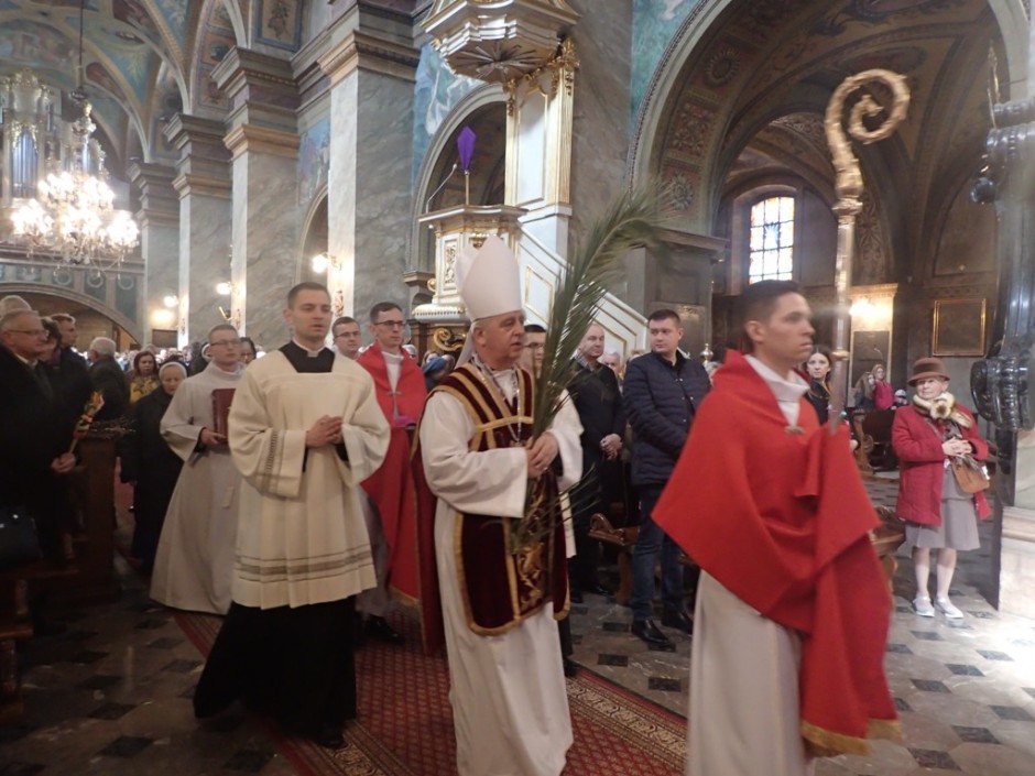 Biskup Jan Piotrowski: Niech kościoły i kaplice będą otwarte