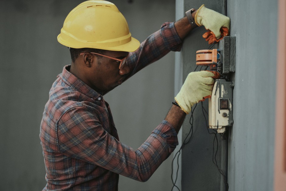 Jakie narzędzia znajdziemy w walizce elektryka?