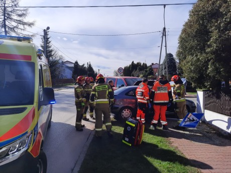 Zderzenie na skrzyżowaniu. Jedna osoba ranna