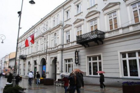 Powiększy się Teatr im. Stefana Żeromskiego. Instytucja zakupiła kamienicę w centrum Kielc
