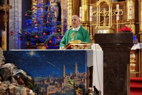 Biskup Jan Piotrowski modlił się z osobami niesłyszącymi i słabosłyszącymi