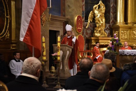 Biskup Jan Piotrowski modlił się w rocznicę wprowadzenia stanu wojennego