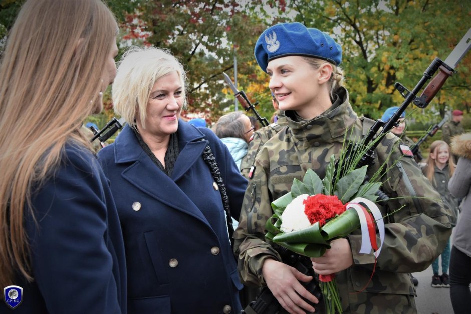 Elewi przysięgali. Towarzyszyli im najbliżsi