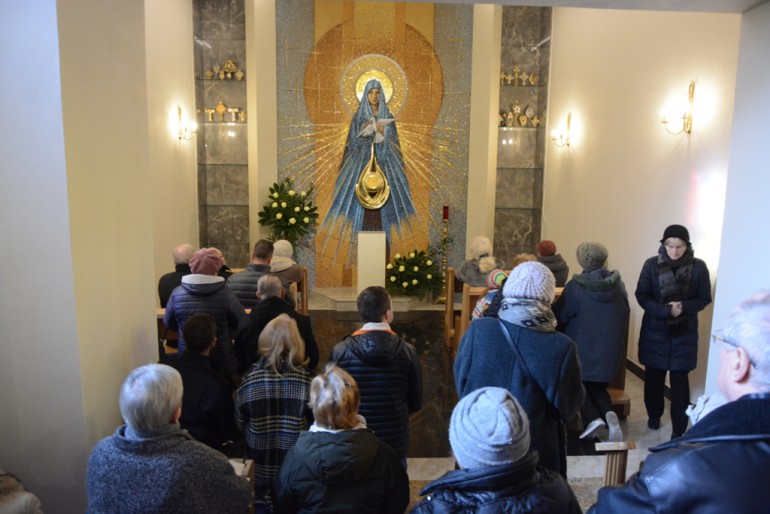 [FOTO] Nowa kaplica w parafii Ducha Świętego poświęcona. „Miejsce czuwania i odpoczynku”