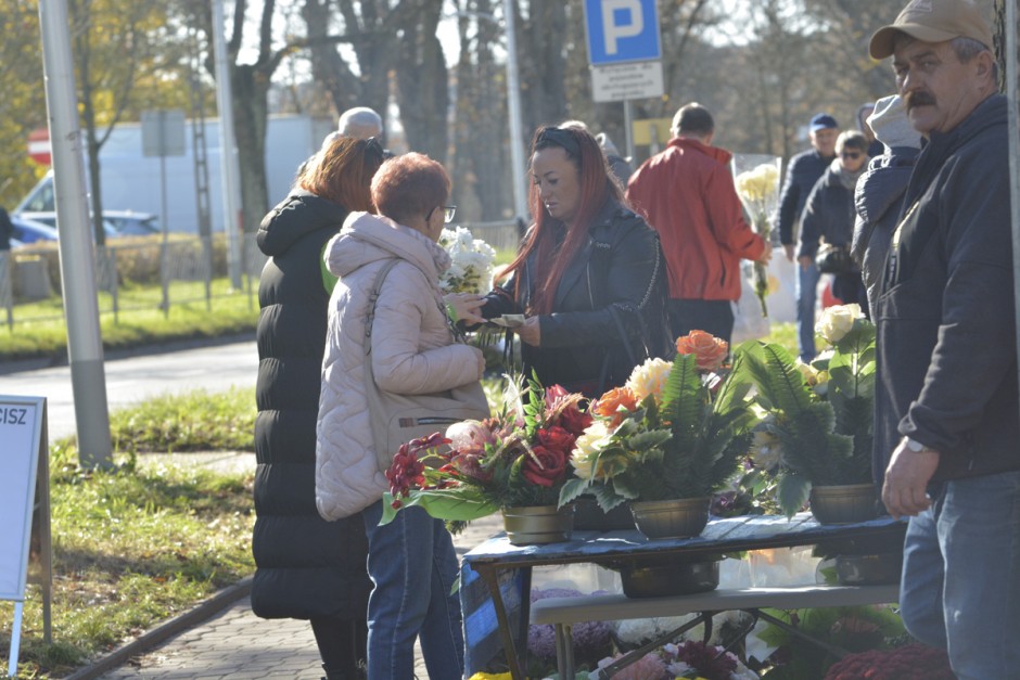 [FOTO] Znicze bez podwyżek