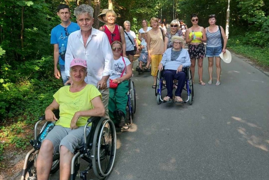 Niepełnosprawni ze Świętokrzyskiego wypoczywają nad Morzem Bałtyckim. Zaprosił ich senator Krzysztof Słoń