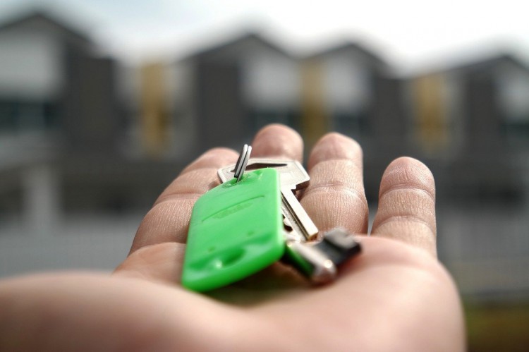 Sprzedaż mieszkania z kredytem – jak to zrobić?