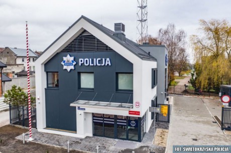 [ZDJĘCIA] Policjanci z Chmielnika mają nową siedzibę