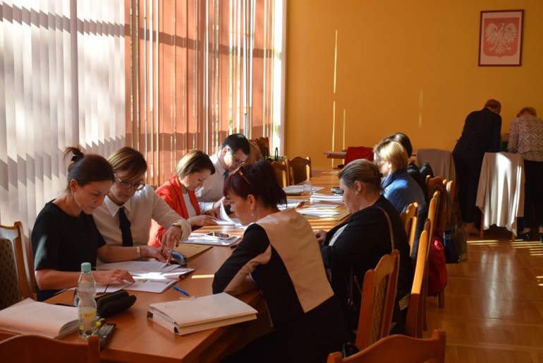 Wyniki jeszcze dziś? Komisarze Wyborczy pracują