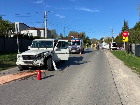 Wypadek na ulicy Prostej. Cztery osoby w szpitalu, w tym dwoje dzieci