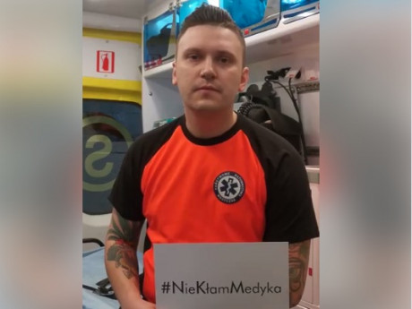 Akcja #NieKłamMedyka obiega Sieć. Służby medyczne apelują o rozwagę i uczciwość