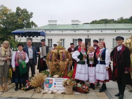 Wieniec z gminy Bieliny na prezydenckich dożynkach