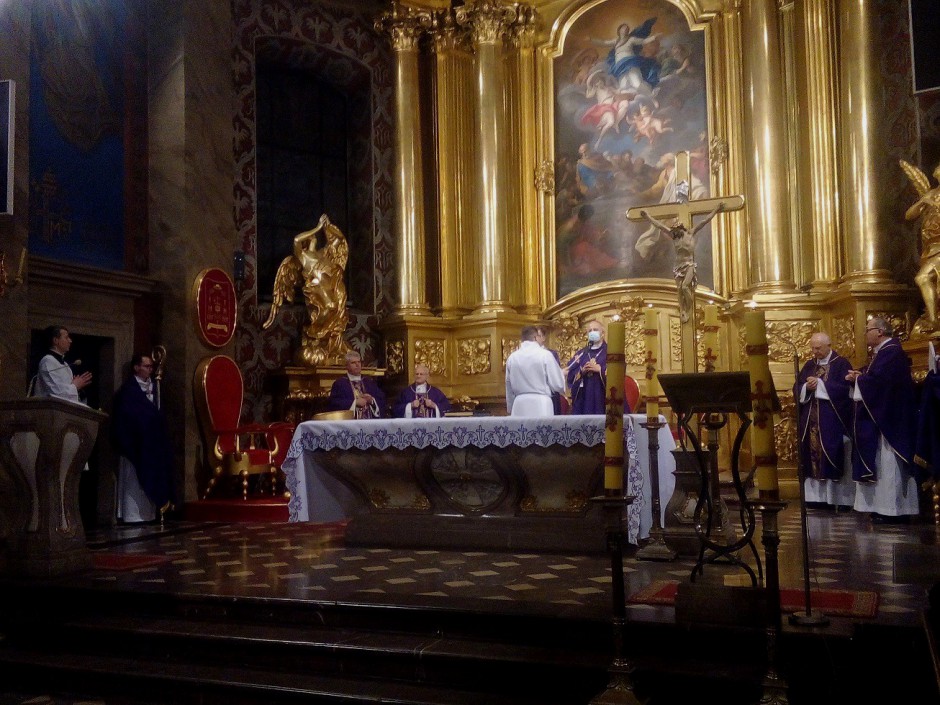 Biskup Jan Piotrowski: Podążajmy duchowo do Wieczernika. Msza święta w intencji papieża Franciszka i misjonarzy