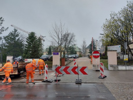 Chcieli dobrze i nie wyszło? Wyjazd z parkingu przy katedrze zamknięty podczas Triduum