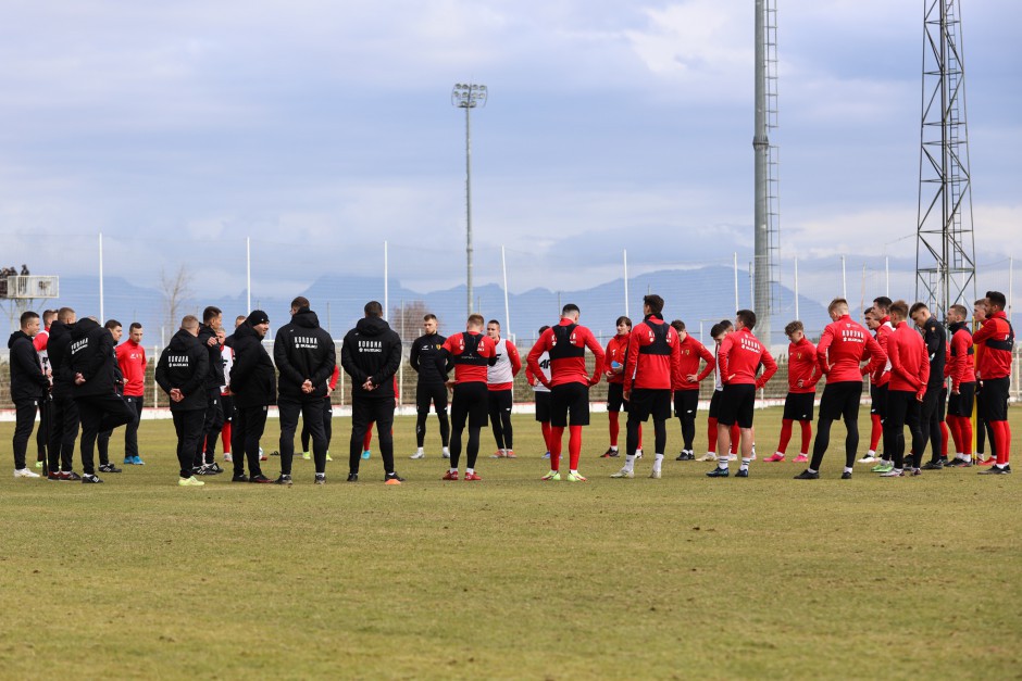 Deszczowy sparing dla Rosjan