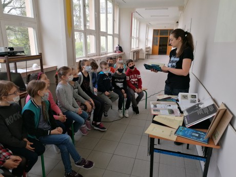 [FOTO] Baczyński i jego twórczość plastyczna. Uczniowie poznają patrona